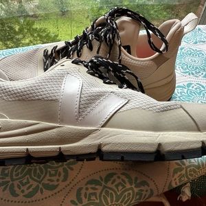 Vejas. New. Size 8. Never worn.